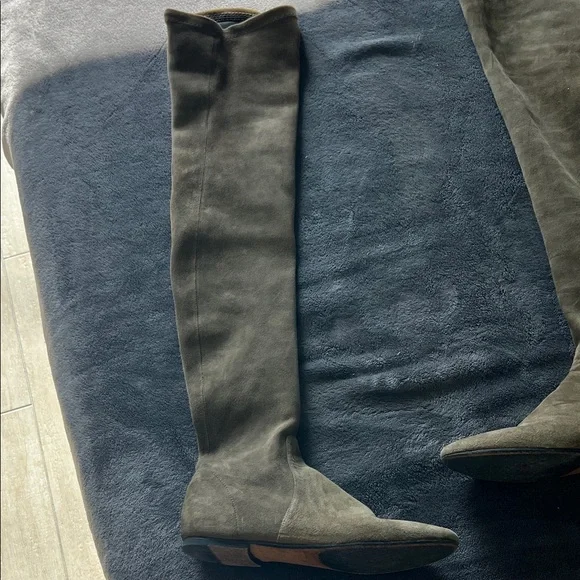 Chic Over-the-Knee Suede Boots in Olive - Picture 7 of 8